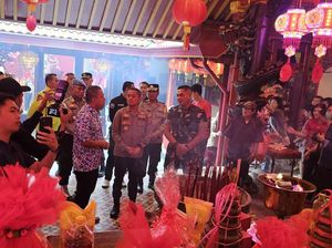 Kapolresta Bogor-Dandim 0606 Kunjungi Vihara Dhanagun, Sapa Warga Rayakan Imlek Kapolresta Bogor-Dandim 0606 Kunjungi Vihara Dhanagun, Sapa Warga Rayakan Imlek