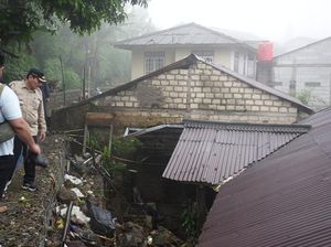 5 Rumah Rusak Diterjang Banjir di Puncak Bogor