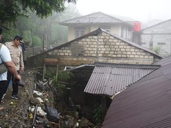 5 Rumah Rusak Diterjang Banjir di Puncak Bogor