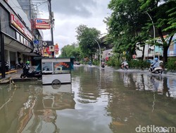 Begini Kondisi Jl Boulevard Kelapa Gading, Masih Banjir! Begini Kondisi Jl Boulevard Kelapa Gading, Masih Banjir!