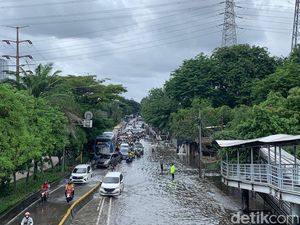 Kondisi Terkini Jl Daan Mogot Jakbar: Banjir Masih Ada Sore Ini Kondisi Terkini Jl Daan Mogot Jakbar: Banjir Masih Ada Sore Ini