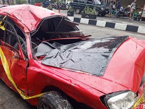 Insiden Sedan Terbang dan Akhir Nyawa Nanang Insiden Sedan Terbang dan Akhir Nyawa Nanang