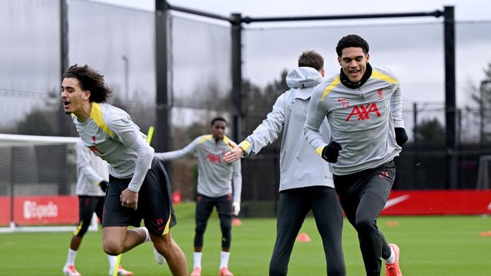 LIVERPOOL, ENGLAND - JANUARY 28: (THE SUN OUT, THE SUN ON SUNDAY OUT) Jayden Danns and Jarell Quansah of Liverpool during a training session during the UEFA Champions League 2024/25 League Phase MD8 training and press conference at AXA Melwood Training Centre on January 28, 2025 in Liverpool, England. (Photo by Nick Taylor/Liverpool FC/Liverpool FC via Getty Images)