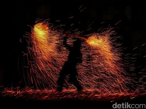 Melihat Atraksi Bermandikan Api di Trans Studio Cibubur