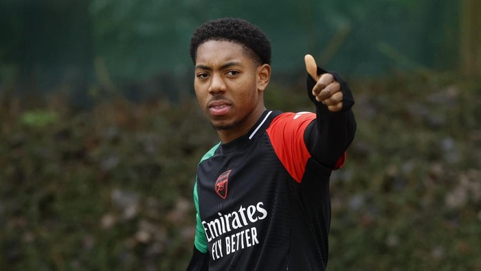 Soccer Football - Champions League - Arsenal Training - Arsenal Training Centre, London Colney, Britain - January 28, 2025 Arsenals Myles Lewis-Skelly gestures during training Action Images via Reuters/Peter Cziborra