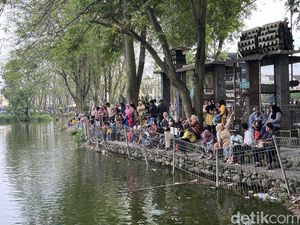 Keseruan Pengunjung Wisata Murah Meriah di Cemara Asri Saat Libur Imlek Keseruan Pengunjung Wisata Murah Meriah di Cemara Asri Saat Libur Imlek