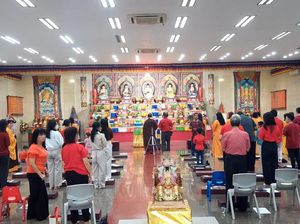 Warga Tionghoa Prabumulih Padati Vihara Vajra Bhumi Prabu Rayakan Imlek