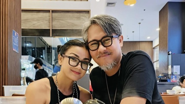 Kabar Terkini Artis dari InsertLive : Nirina Zubir Blak-blakan Ungkap Titi Kamal Pernah Belikan Suaminya Celana Dalam