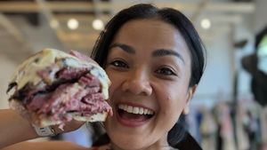 Serunya Nirina Zubir Makan Bakso hingga Jajan Sandwich di New York