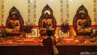 Suasana Ibadah Imlek di Vihara Gayatri Depok