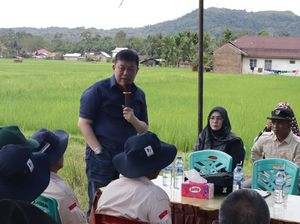 Legislator PDIP Kenalkan Sawah Bapokok Murah untuk Tunjang Asta Cita Prabowo Legislator PDIP Kenalkan Sawah Bapokok Murah untuk Tunjang Asta Cita Prabowo