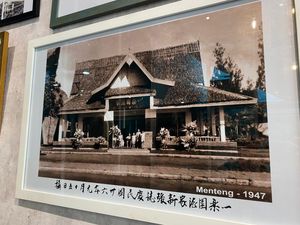 Tempat Makan yang Berdiri Sebelum 1945 hingga Pisang Goreng Pinkan Mambo Tempat Makan yang Berdiri Sebelum 1945 hingga Pisang Goreng Pinkan Mambo