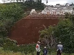 Detik-detik Longsor Dekat Permukiman Kawasan Dau Malang Terekam Warga