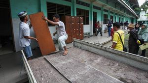 Sedih! Bangunan Sekolah YP Trisila di Surabaya Ini Dieksekusi