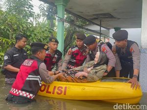 Banjir di Rejoso Pasuruan Masih 1 Meter, Sebagian Warga Mengungsi