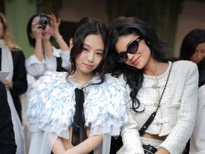 Foto: Fabulous Front Row! Adu Gaya Artis di Paris Fashion Week Couture 2025 Foto: Fabulous Front Row! Adu Gaya Artis di Paris Fashion Week Couture 2025