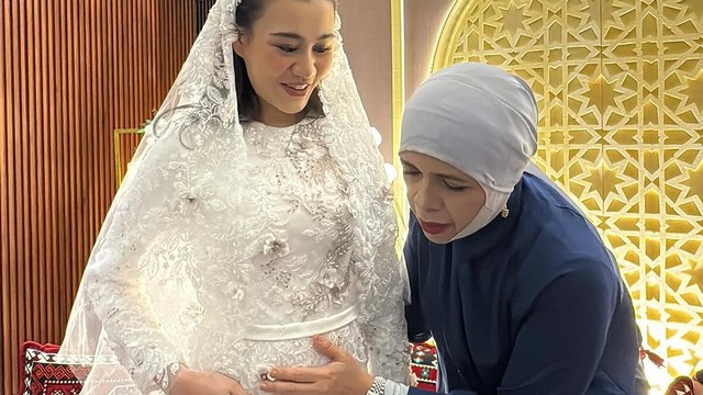 Gosip Terkini Selebriti Insertlive : Begini Reaksi Geni Faruk Saat Aaliyah Massaid Lahirkan Cucunya