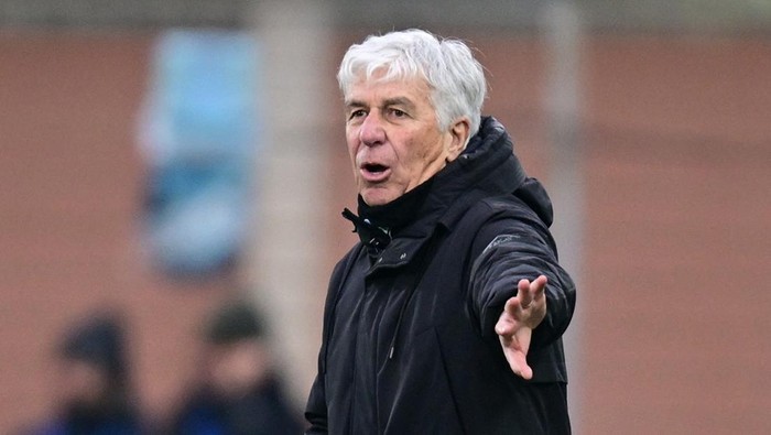 Soccer Football - Serie A - Como v Atalanta - Stadio Giuseppe Sinigaglia, Como, Italy - January 25, 2025 Atalanta coach Gian Piero Gasperini during the match REUTERS/Daniele Mascolo