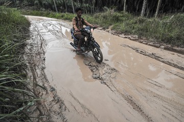 Jalan di Muaro Jambi Rusak dan Banjir