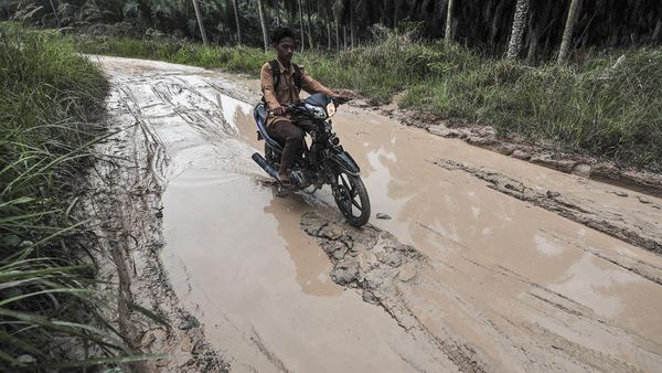 Jalan di Muaro Jambi Rusak dan Banjir