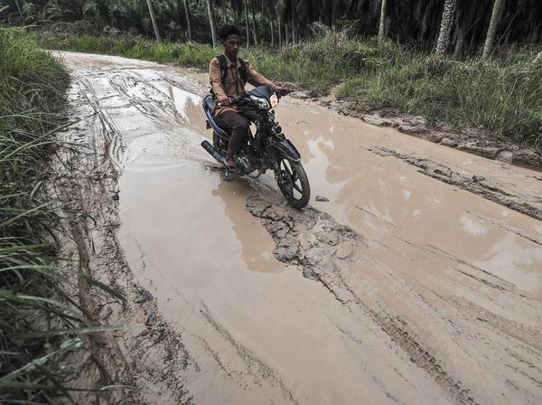 Jalan di Muaro Jambi Rusak dan Banjir