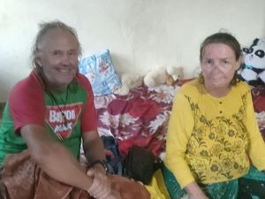 Cerita Peter dan Catherine: Yacht Mati Mesin hingga Terdampar di Gili Iyang Cerita Peter dan Catherine: Yacht Mati Mesin hingga Terdampar di Gili Iyang
