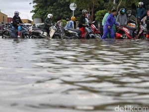 BPBD Catat 1.941 Warga Jakut Masih Mengungsi Akibat Banjir