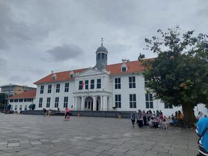 Video: Saat Turis Asal Jerman dan Skotlandia Terpesona dengan Kota Tua Video: Saat Turis Asal Jerman dan Skotlandia Terpesona dengan Kota Tua