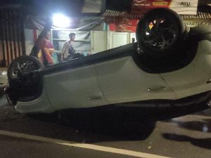 Penyebab Artis FTV Larasati Kecelakaan hingga Mobil Terbalik-Ban Pecah Penyebab Artis FTV Larasati Kecelakaan hingga Mobil Terbalik-Ban Pecah