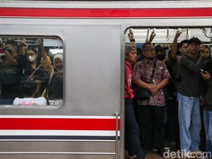 Video: KCI Prediksi Penumpang Commuter Line Naik 5% pada Masa Angkutan Lebaran Video: KCI Prediksi Penumpang Commuter Line Naik 5% pada Masa Angkutan Lebaran