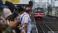 Libur Panjang Usai, Stasiun Sudimara Kembali Padat Penumpang