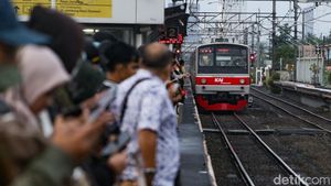 Libur Panjang Usai, Stasiun Sudimara Kembali Padat Penumpang