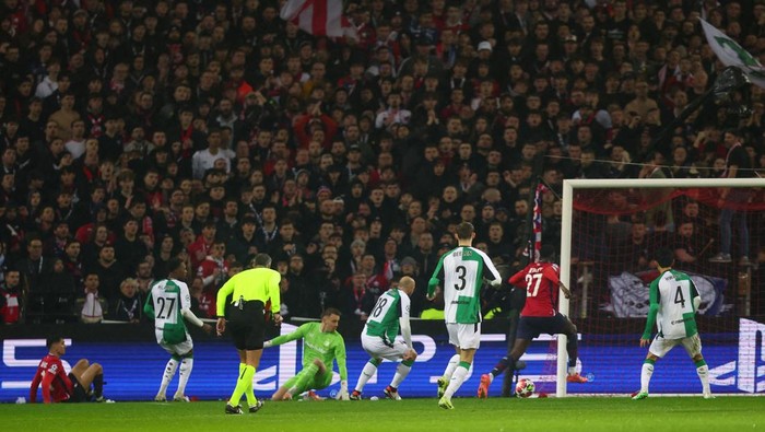 Soccer Football - Champions League - Lille v Feyenoord - Decathlon Arena Stade Pierre-Mauroy, Villeneuve-dAscq, France - January 29, 2025 Feyenoords Gernot Trauner scores Lilles second with an own goal REUTERS/Johanna Geron