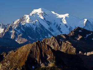 Turis Tewas Dihantam Longsoran Salju Saat Ski Turis Tewas Dihantam Longsoran Salju Saat Ski
