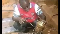 Trofi Arsenal sudah hampir jadi nih. Foto: dok. Internet/X (Twitter)