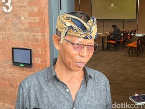 Nelayan Pantai Serangan Protes Pembatas dan Rompi Oranye dari PT BTID Nelayan Pantai Serangan Protes Pembatas dan Rompi Oranye dari PT BTID
