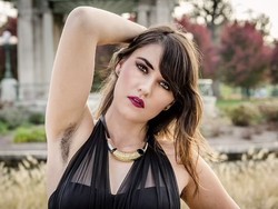 Kontroversi Influencer Pamer Bulu Ketiak, Dihujat Tak Dapat Jodoh