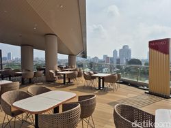 Nustro Tebet - Skyline, Sensasi Kuliner di Rooftop dengan City View Memikat
