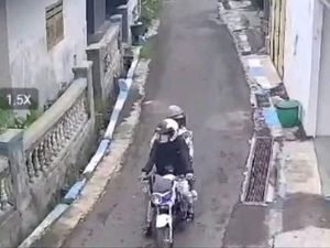 2 Orang Diduga Pembuang Bayi di Malang Terekam CCTV 2 Orang Diduga Pembuang Bayi di Malang Terekam CCTV