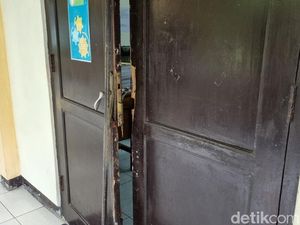 Aksi 2 Maling Duit Puluhan Juta-Perhiasan Emas SMKN 1 Bantul Terekam CCTV
