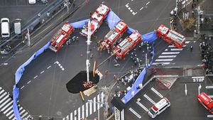 Penampakan Sinkhole di Jepang yang Telan Truk dan Sopirnya
