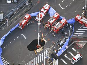 Penampakan Sinkhole di Jepang yang Telan Truk dan Sopirnya