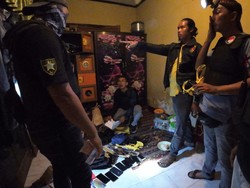 Polisi Amankan 25 Orang Saat Penggerebekan Narkoba di Lombok Tengah