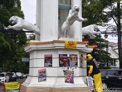 Aksi Pegiat Primata di Bandung Tolak Penyiksaan-Atraksi Monyet