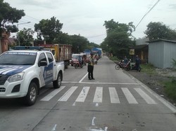 Pemotor Tewas Diseruduk Tronton Saat Berhenti di Bangjo Clangapan Rembang