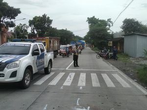 Pemotor Tewas Diseruduk Tronton Saat Berhenti di Bangjo Clangapan Rembang Pemotor Tewas Diseruduk Tronton Saat Berhenti di Bangjo Clangapan Rembang