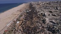 Potret Bersejarah Ribuan Warga Gaza Pulang ke Rumah