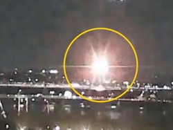 Pesawat American Airlines Tabrakan dengan Black Hawk, Bandara Ditutup