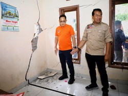 Pj Gubernur Adhy Pastikan Kebutuhan Pengungsi Tanah Gerak Pasuruan Terpenuhi