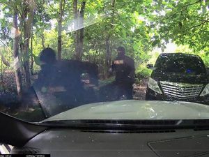 Geng Rusia di Bali Rampok Gunakan Rompi Polisi dan Gondol Rp 3 M Geng Rusia di Bali Rampok Gunakan Rompi Polisi dan Gondol Rp 3 M